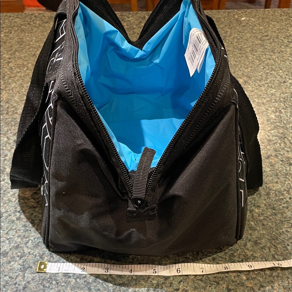 Igloo Black and White Pattern Insulated Handled Lunch Bag - Picture 8 of 10